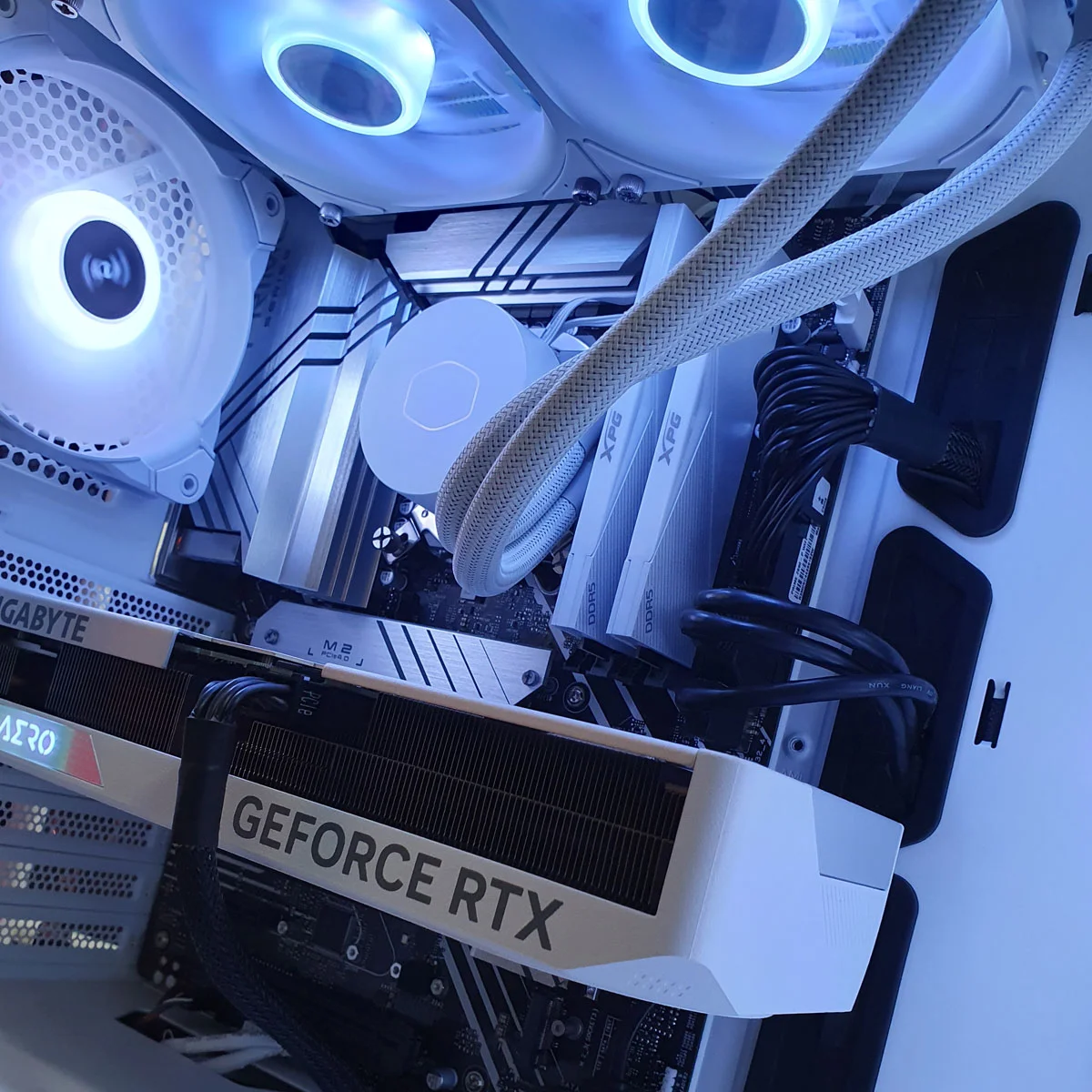 PC Gamer Aero White 4070 i9