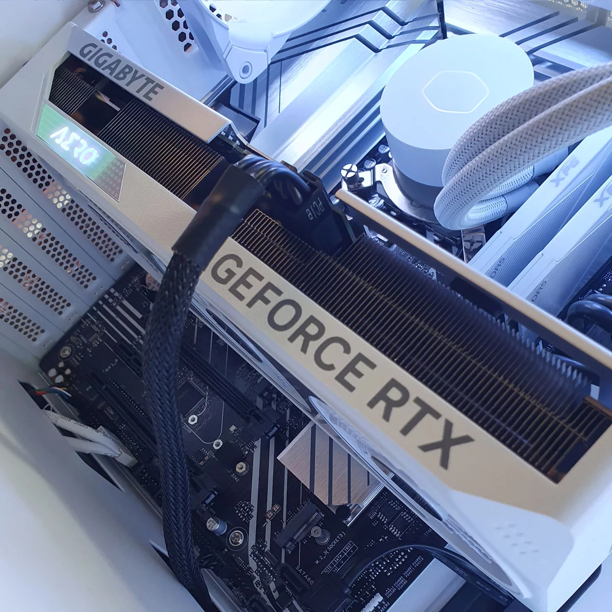 PC Gamer Aero White 4070 i9