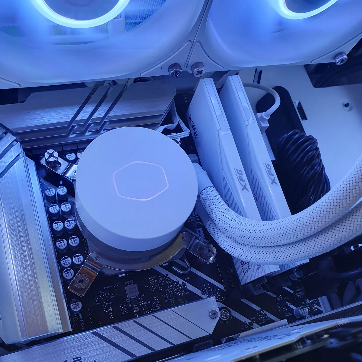 PC Gamer Aero White 4070 i9