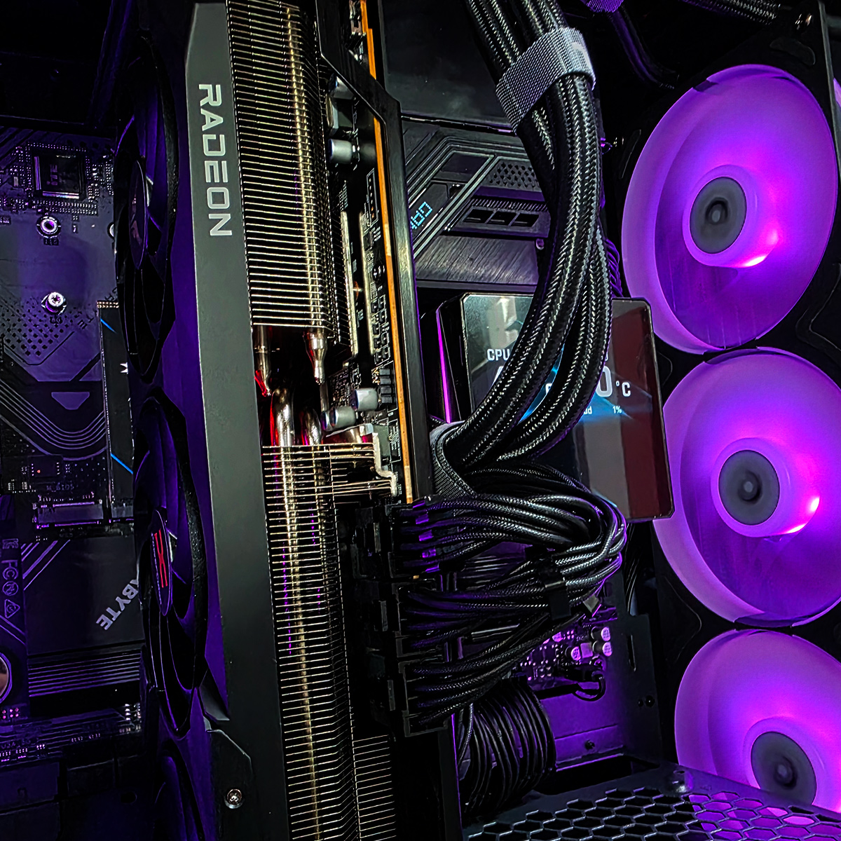 PC Gamer Kitana 9800X3D 5070 - Computadora Gamer y Profesional - Bulltech Store - Tienda en CDMX - Assembled Pro Computer